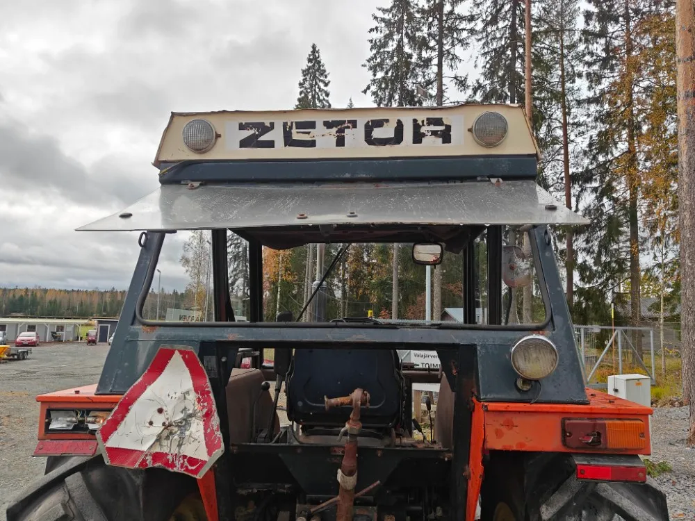 Zetor 7245 - neliveto traktori / Katso video!