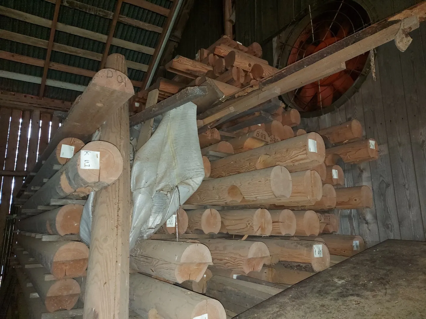 Hirsikehikko - saunamökki / Tupa, pesuhuone ja saunatila