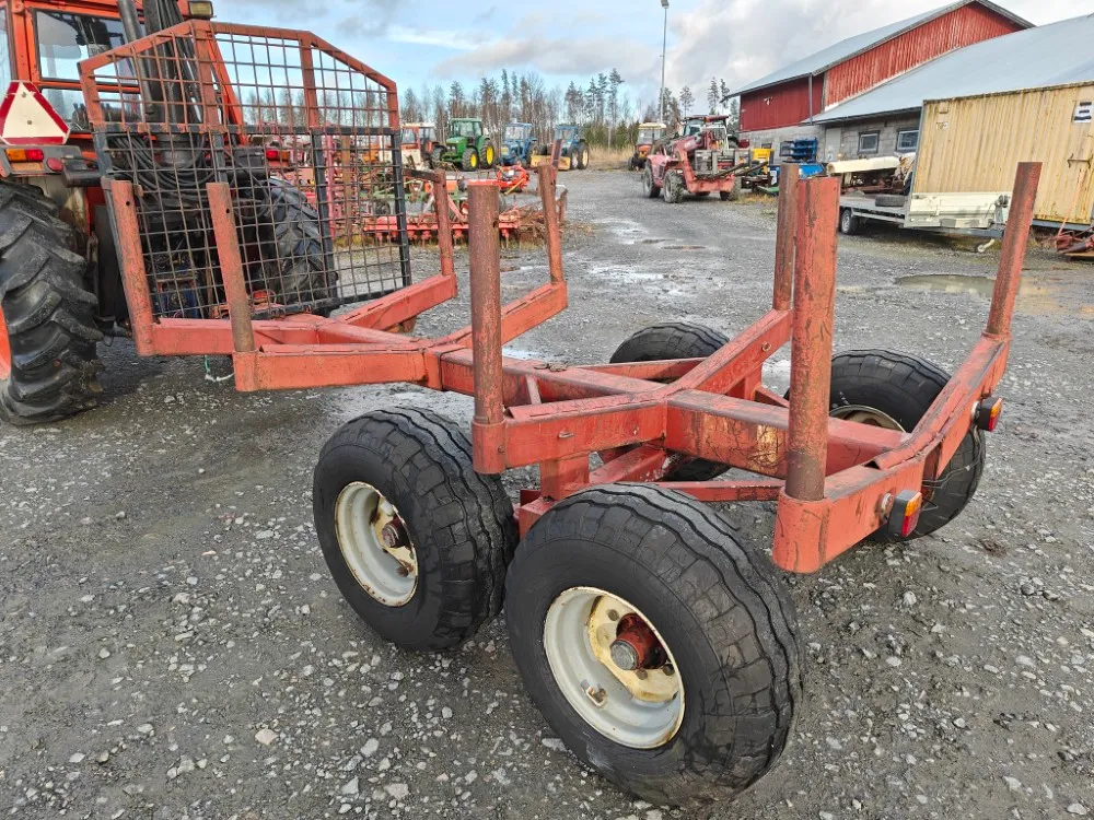 Rysky 8tn metsäkärry telillä / Jämerä kärry nivelaisalla