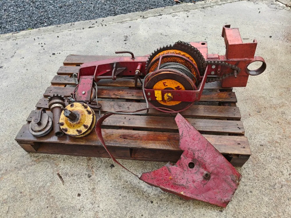 Remet traktorivinssi / Korjattavaksi