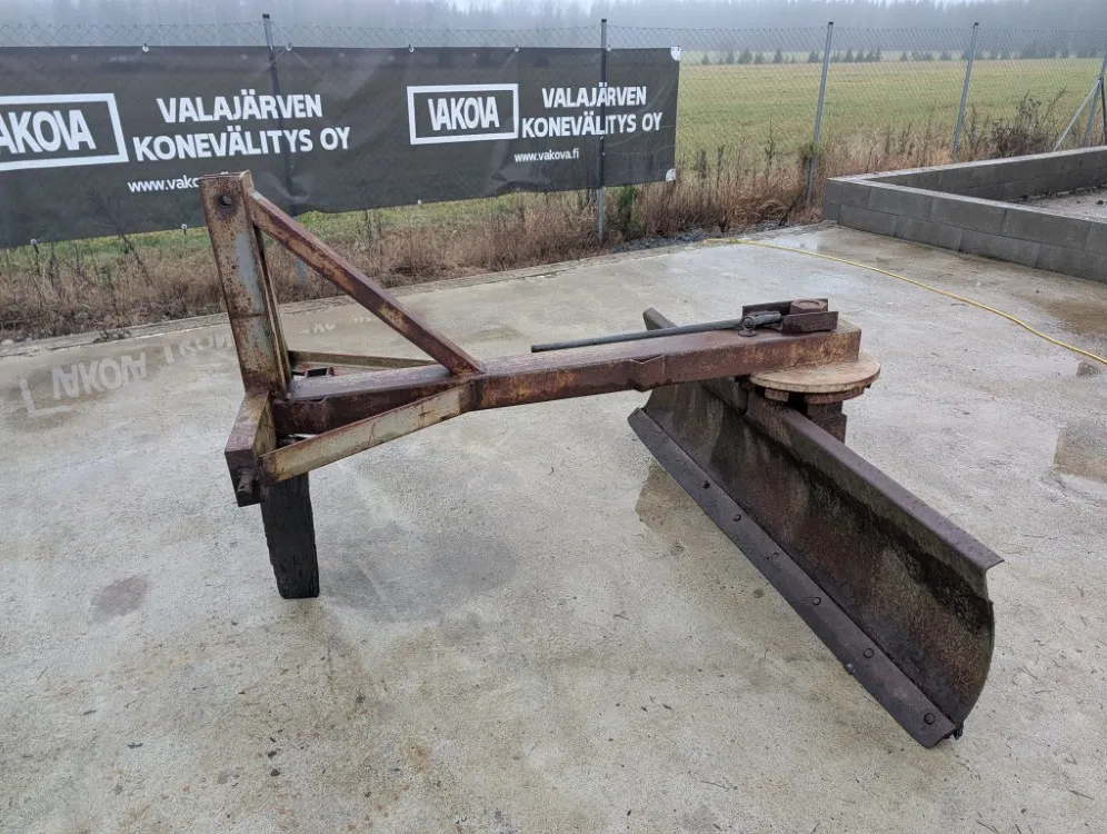 Perälevy 184cm ympäripyörivä / Pierempään traktoriin