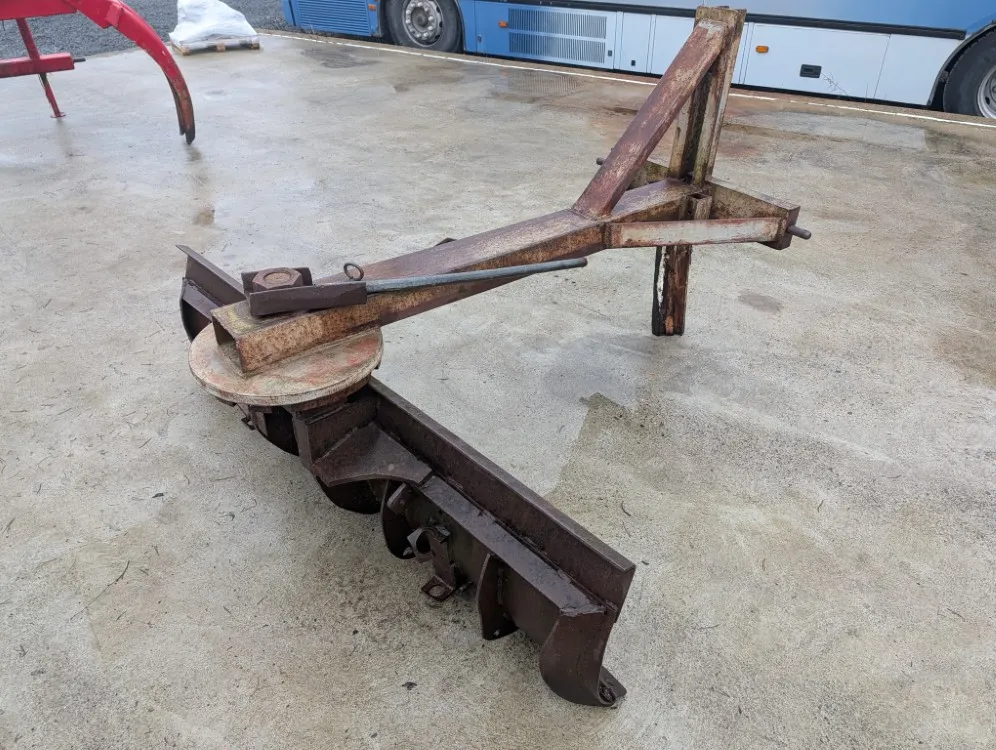 Perälevy 184cm ympäripyörivä / Pierempään traktoriin