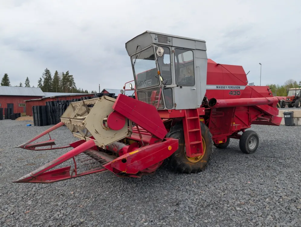 Massey Ferguson 430 leikkuupuimuri / Hytillinen / Katso video!