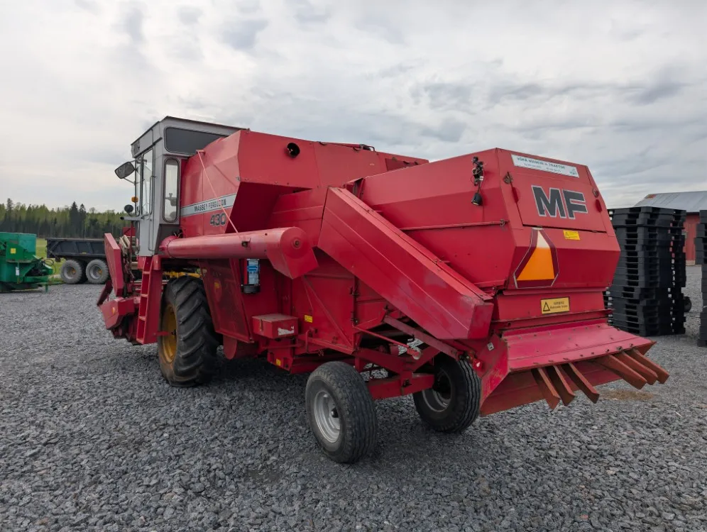 Massey Ferguson 430 leikkuupuimuri / Hytillinen / Katso video!