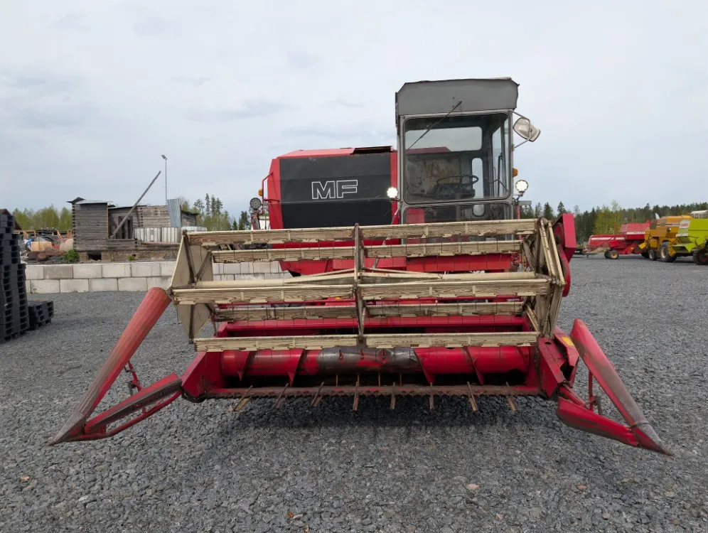 Massey Ferguson 430 leikkuupuimuri / Hytillinen / Katso video!