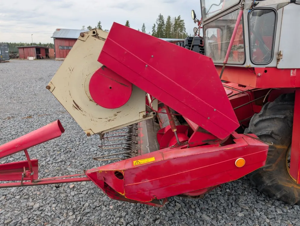 Massey Ferguson 430 leikkuupuimuri / Hytillinen / Katso video!