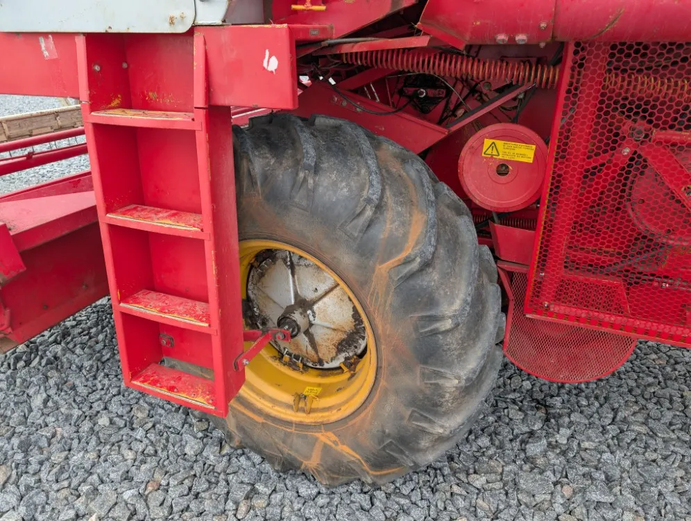 Massey Ferguson 430 leikkuupuimuri / Hytillinen / Katso video!