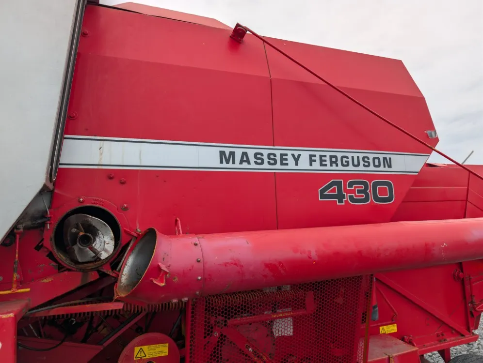 Massey Ferguson 430 leikkuupuimuri / Hytillinen / Katso video!