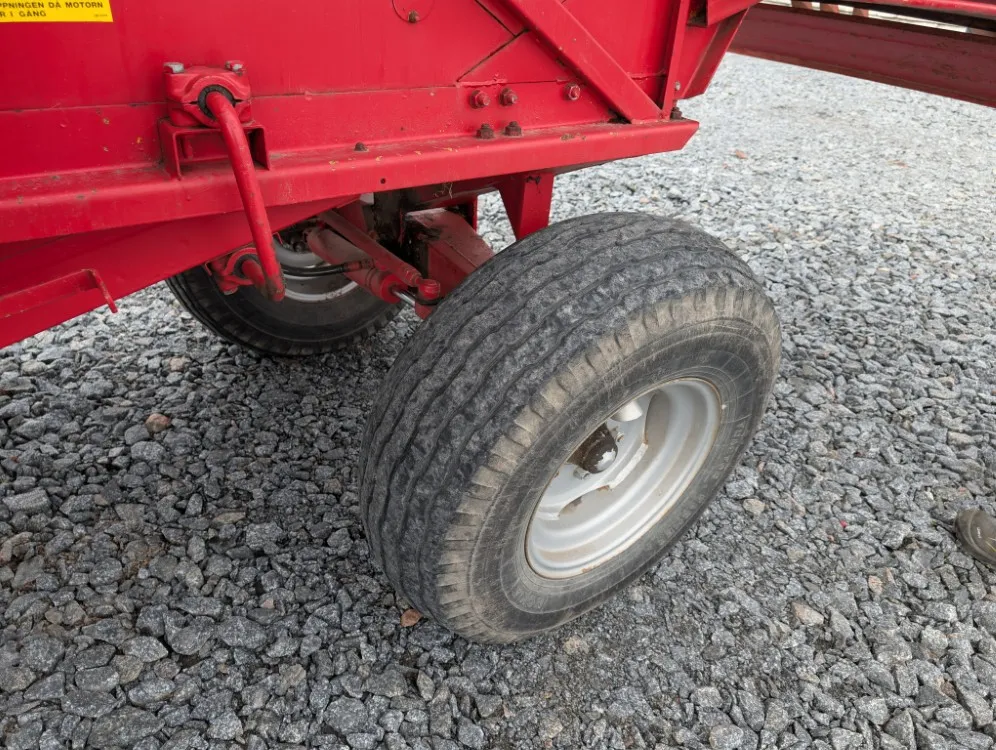 Massey Ferguson 430 leikkuupuimuri / Hytillinen / Katso video!