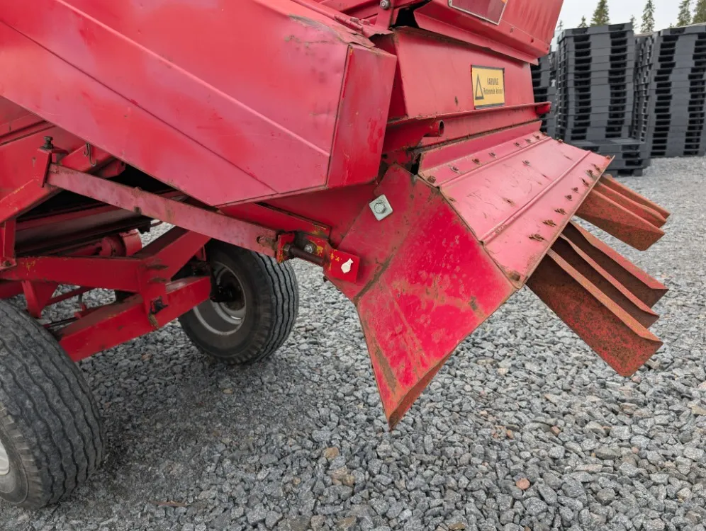 Massey Ferguson 430 leikkuupuimuri / Hytillinen / Katso video!