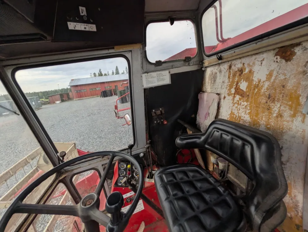 Massey Ferguson 430 leikkuupuimuri / Hytillinen / Katso video!