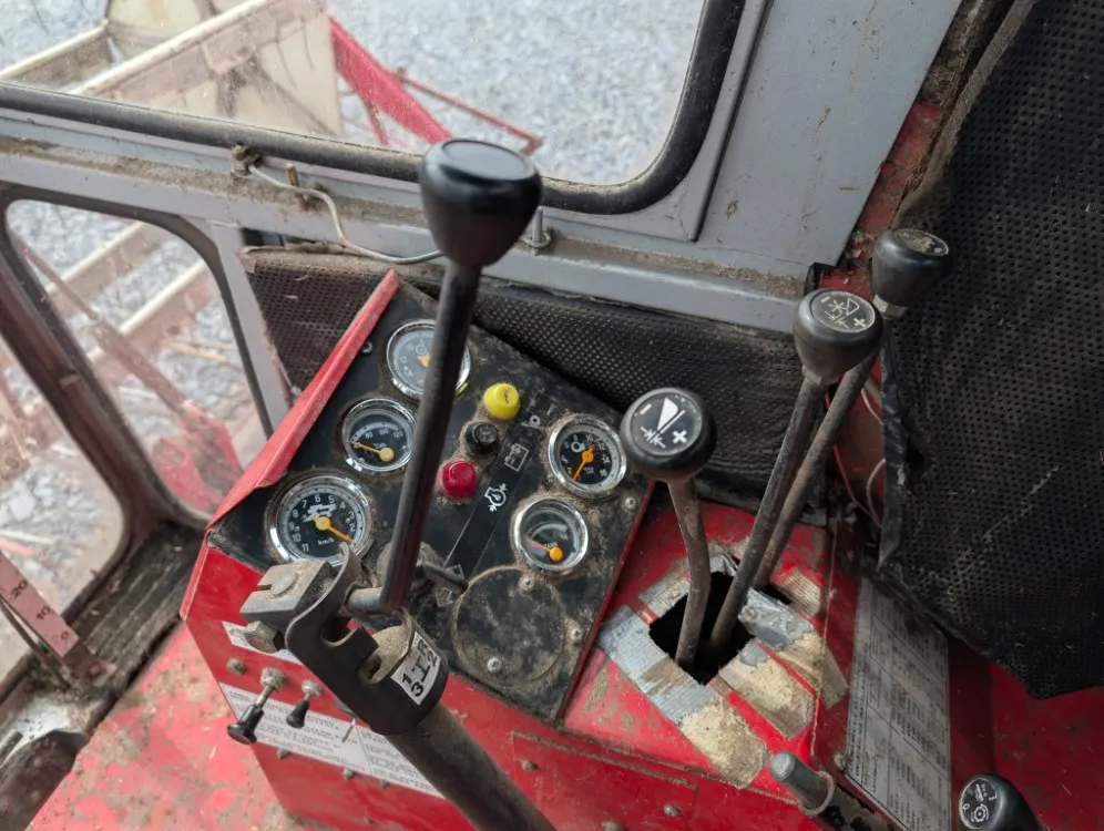 Massey Ferguson 430 leikkuupuimuri / Hytillinen / Katso video!