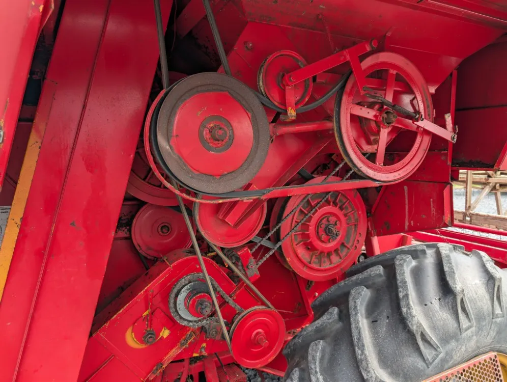 Massey Ferguson 430 leikkuupuimuri / Hytillinen / Katso video!