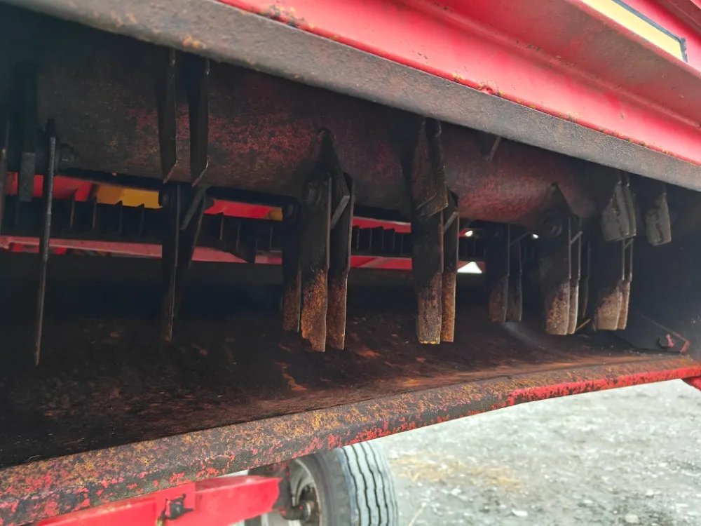 Massey Ferguson 430 leikkuupuimuri / Hytillinen - Katso video!