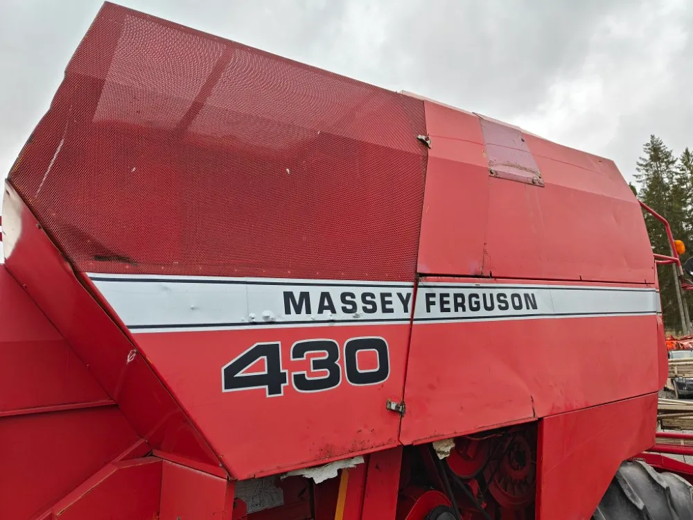 Massey Ferguson 430 leikkuupuimuri / Hytillinen - Katso video!