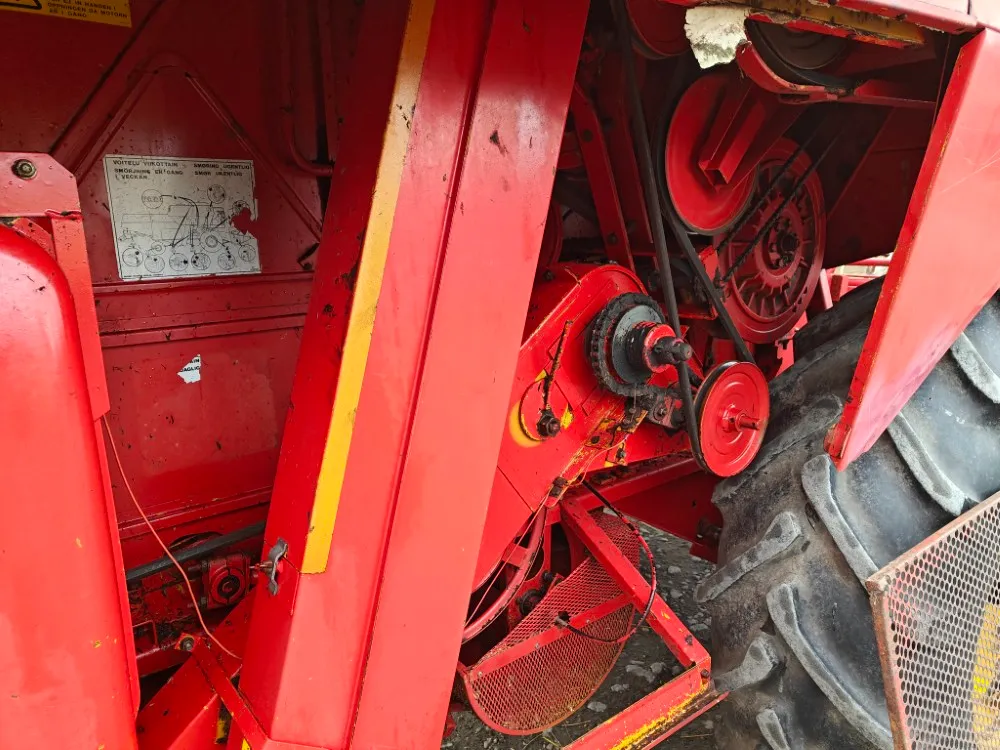 Massey Ferguson 430 leikkuupuimuri / Hytillinen - Katso video!