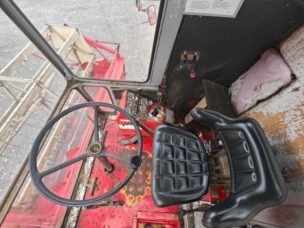 Massey Ferguson 430 leikkuupuimuri / Hytillinen - Katso video!