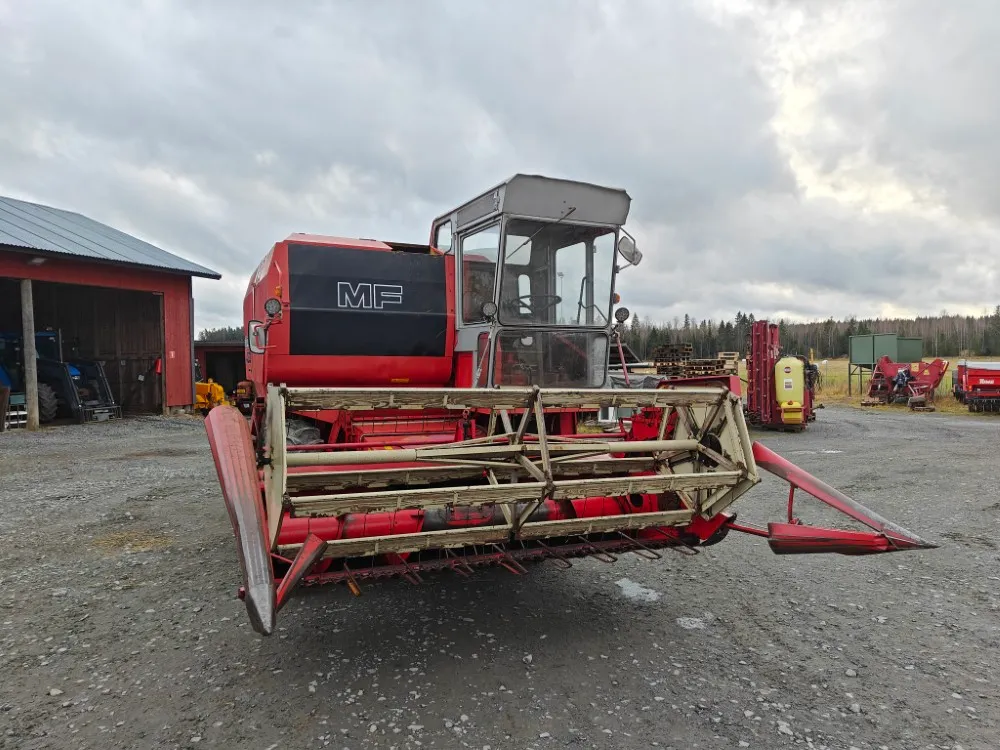 Massey Ferguson 430 leikkuupuimuri / Hytillinen - Katso video!