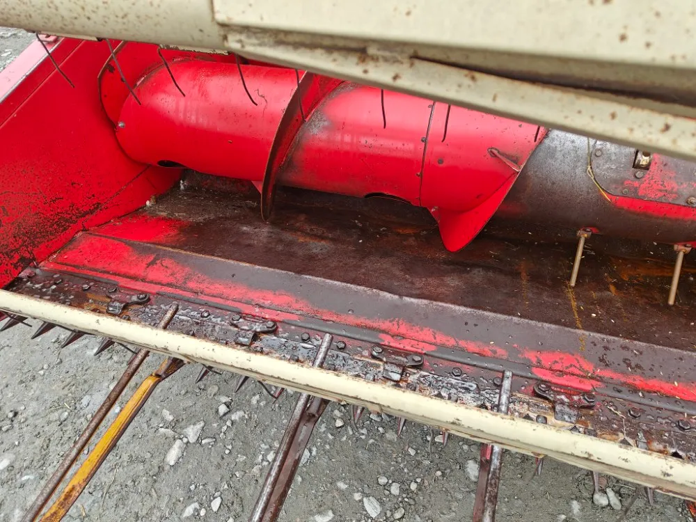 Massey Ferguson 430 leikkuupuimuri / Hytillinen - Katso video!