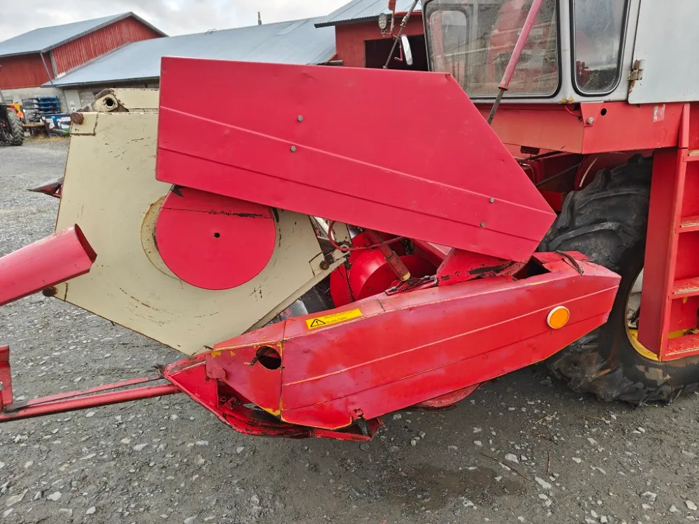 Massey Ferguson 430 leikkuupuimuri / Hytillinen - Katso video!