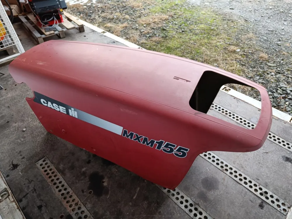 Case IH MXM 155 konepeitto / Traktorin konepelti