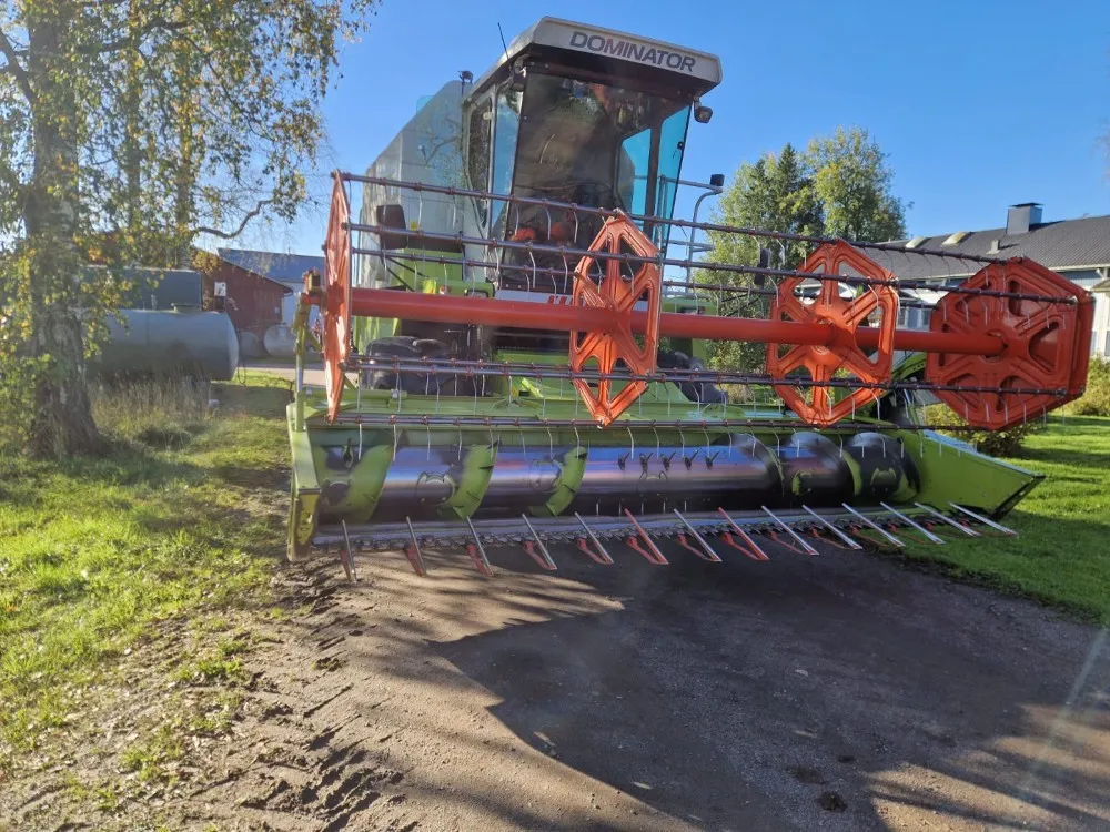 Claas Dominator 130 leikkuupuimuri / Työleveys 420cm - 1620h - Siisti kone!