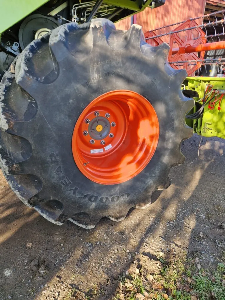 Claas Dominator 130 leikkuupuimuri / Työleveys 420cm - 1620h - Siisti kone!