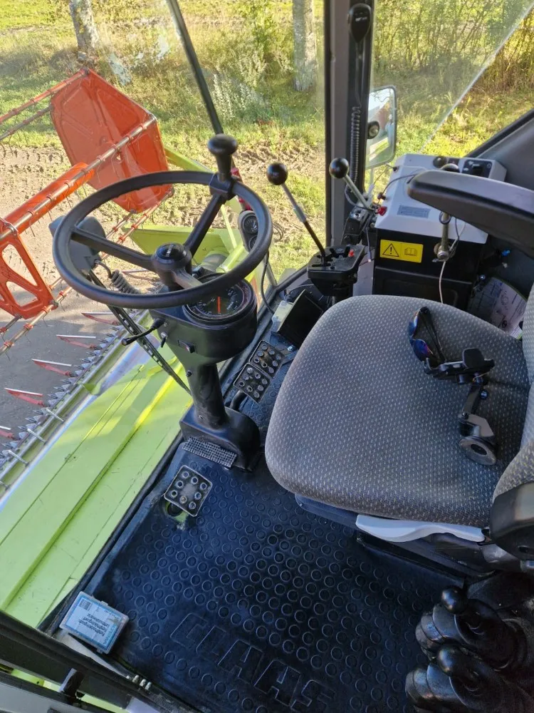 Claas Dominator 130 leikkuupuimuri / Työleveys 420cm - 1620h - Siisti kone!