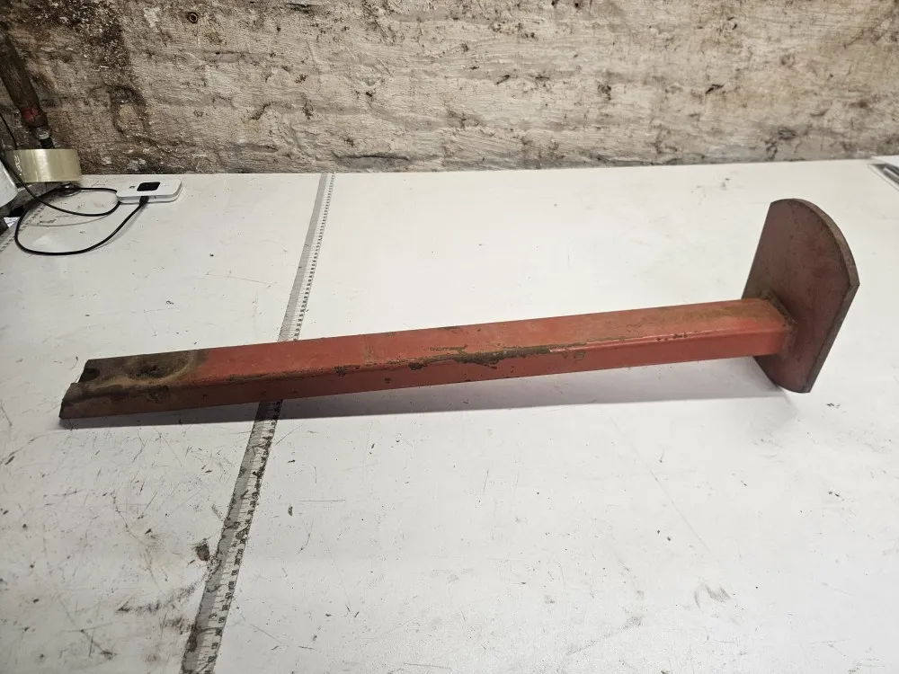 Kverneland tukijalka paluuauraan / Irroitettu E8 kääntöaurasta