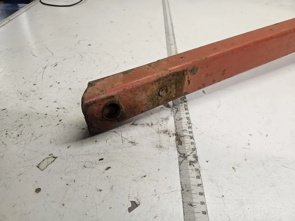 Kverneland tukijalka paluuauraan / Irroitettu E8 kääntöaurasta