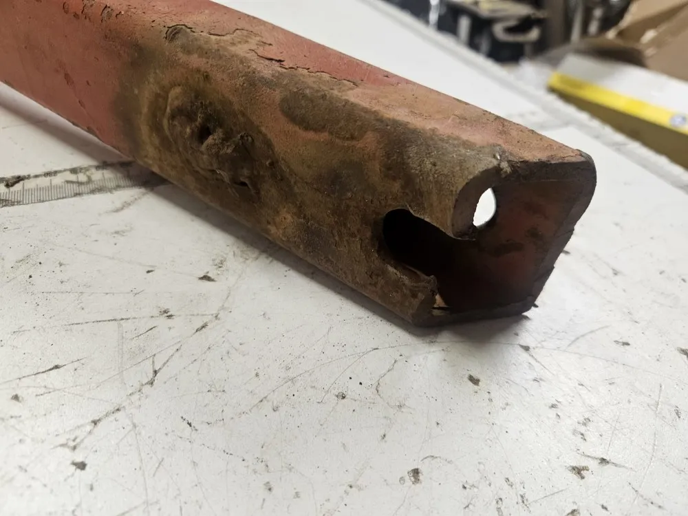 Kverneland tukijalka paluuauraan / Irroitettu E8 kääntöaurasta