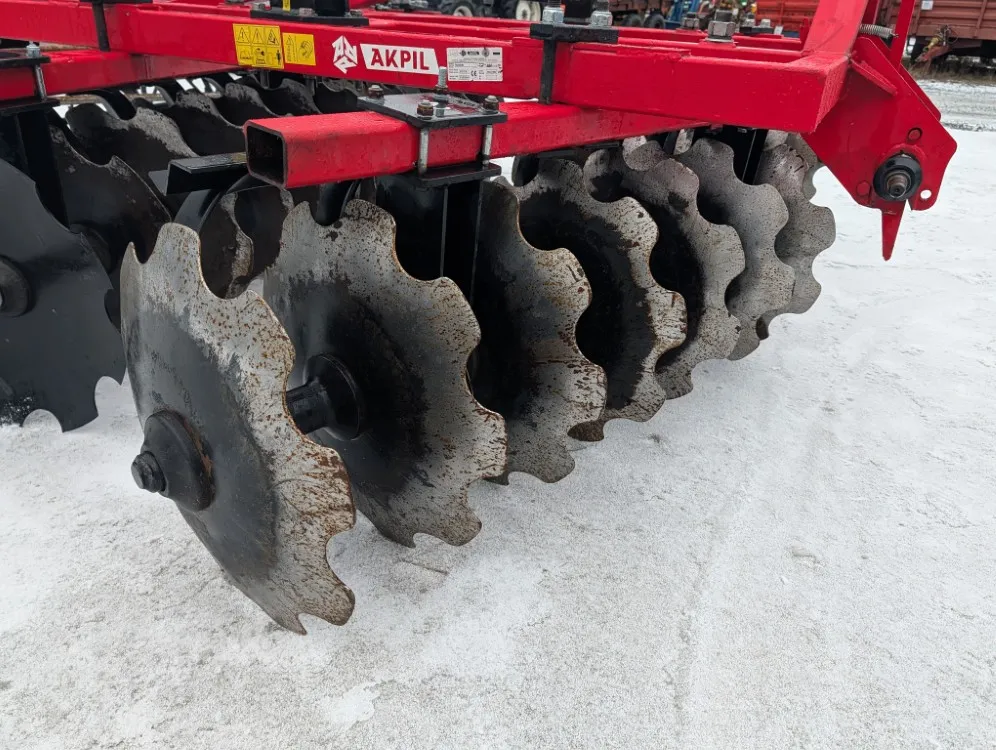 Akpil V4 315cm lautasäes / Putkipakkerilla - 56cm kiekot