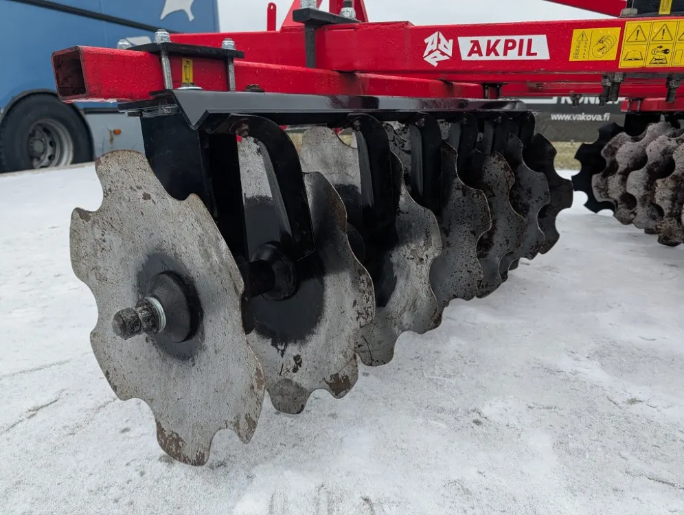 Akpil V4 315cm lautasäes / Putkipakkerilla - 56cm kiekot