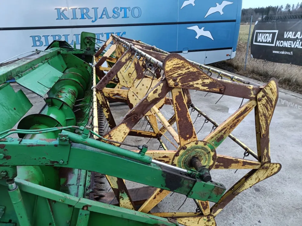 John Deere leikkuupöytä - 12 jalkaa / Työleveys 360cm - 965 leikkuupuimurista