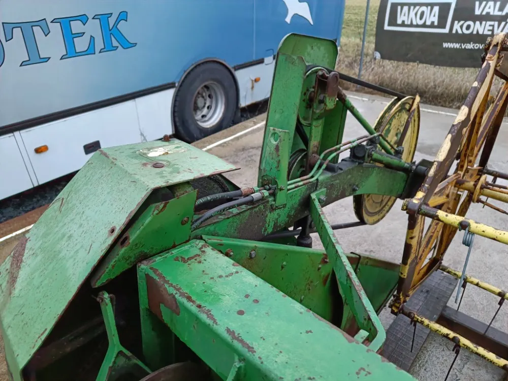 John Deere leikkuupöytä - 12 jalkaa / Työleveys 360cm - 965 leikkuupuimurista