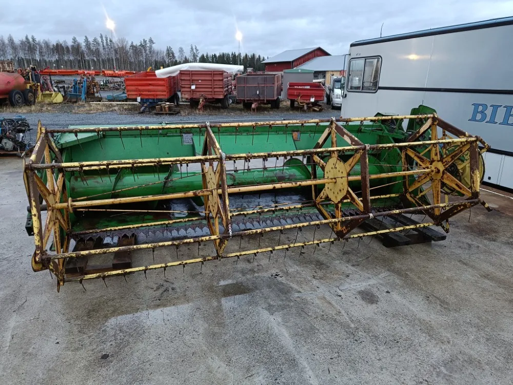 John Deere leikkuupöytä - 12 jalkaa / Työleveys 360cm - 965 leikkuupuimurista