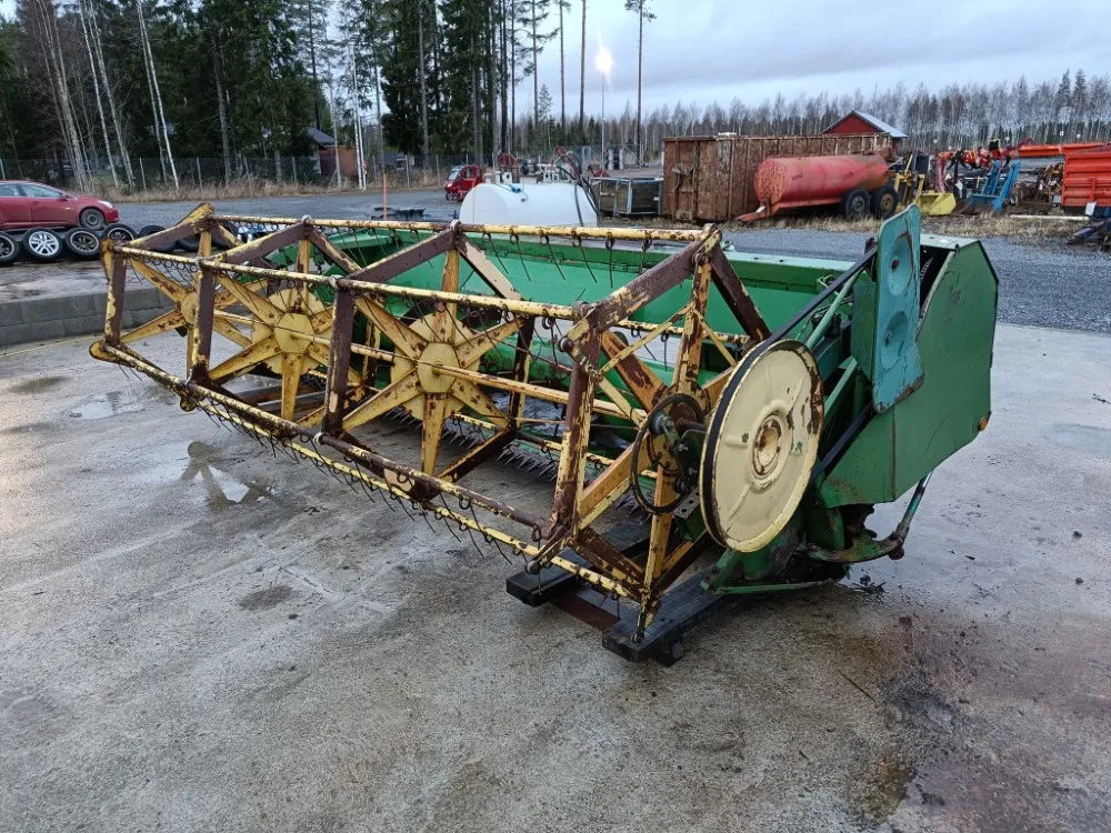 John Deere leikkuupöytä - 12 jalkaa / Työleveys 360cm - 965 leikkuupuimurista