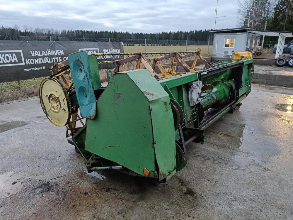 John Deere leikkuupöytä - 12 jalkaa / Työleveys 360cm - 965 leikkuupuimurista