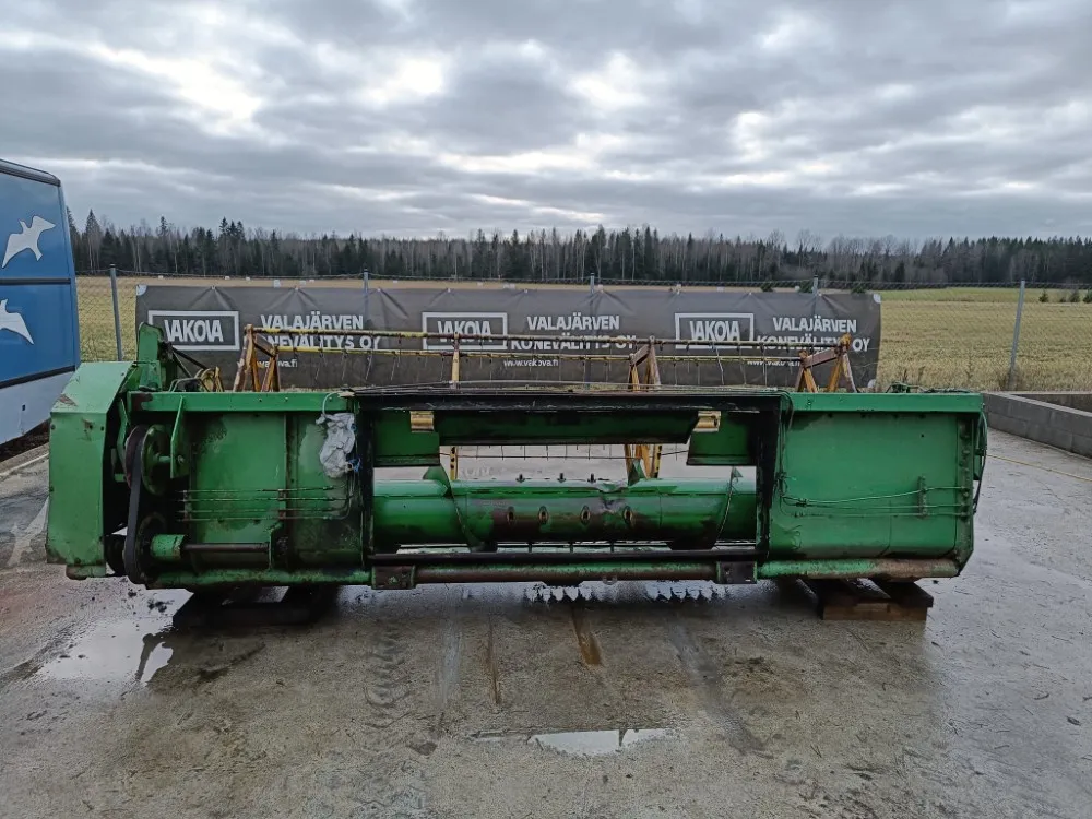 John Deere leikkuupöytä - 12 jalkaa / Työleveys 360cm - 965 leikkuupuimurista