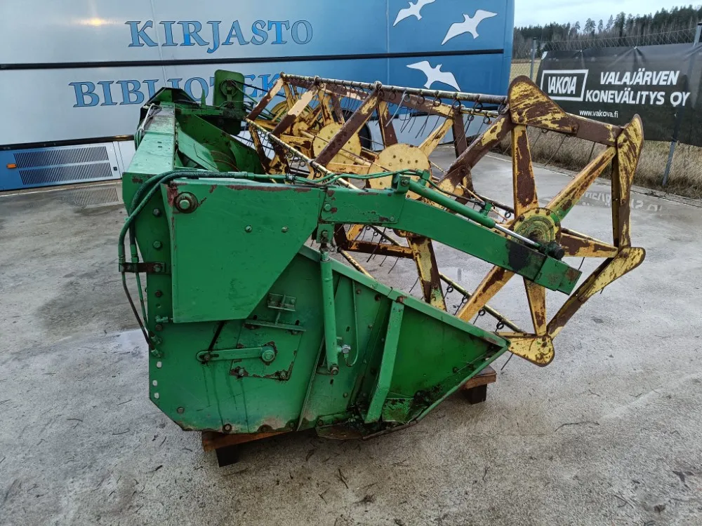 John Deere leikkuupöytä - 12 jalkaa / Työleveys 360cm - 965 leikkuupuimurista