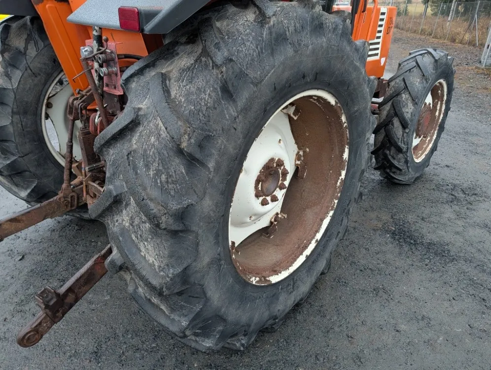 Fiat 780DT neliveto / Traktori led-työvaloilla - Katso video