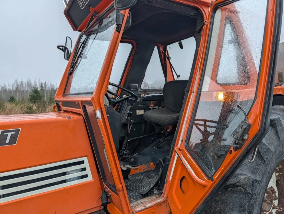 Fiat 780DT neliveto / Traktori led-työvaloilla - Katso video