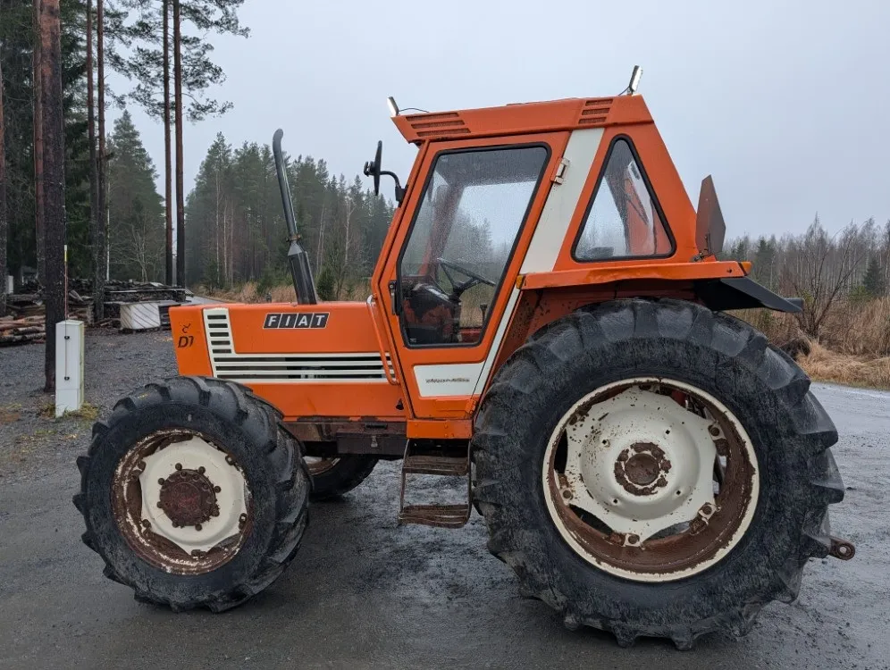 Fiat 780DT neliveto / Traktori led-työvaloilla - Katso video