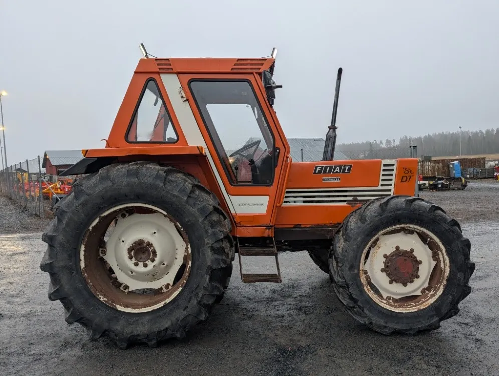 Fiat 780DT neliveto / Traktori led-työvaloilla - Katso video