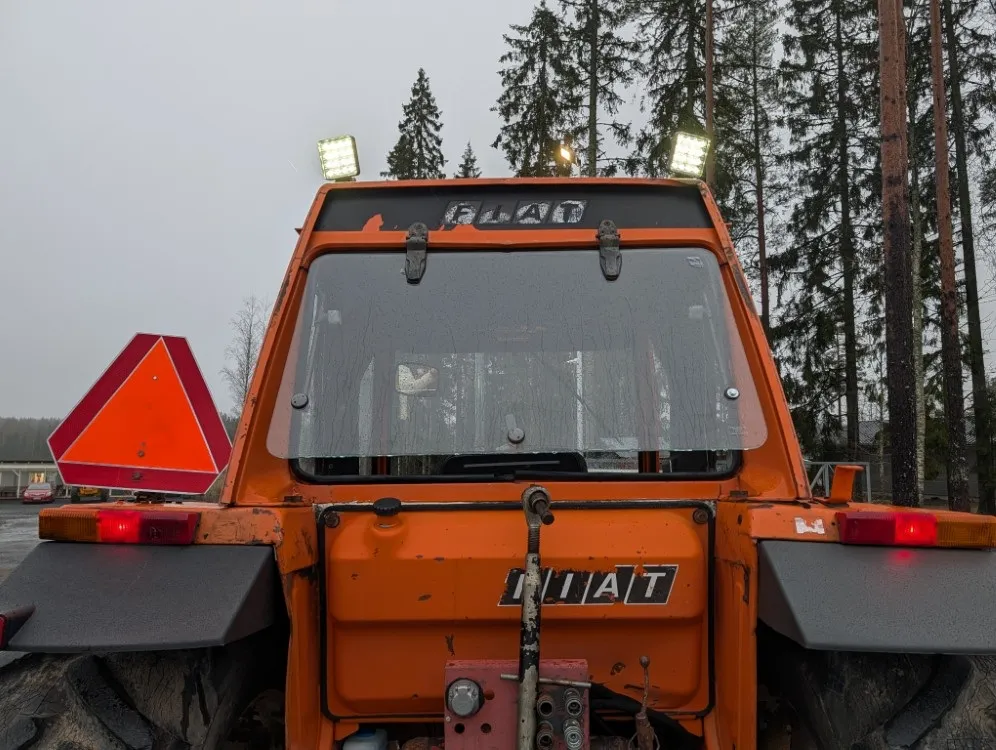 Fiat 780DT neliveto / Traktori led-työvaloilla - Katso video