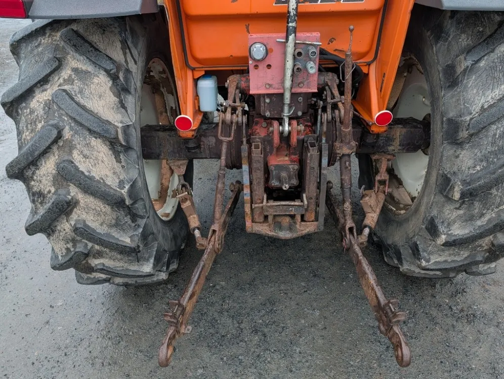 Fiat 780DT neliveto / Traktori led-työvaloilla - Katso video