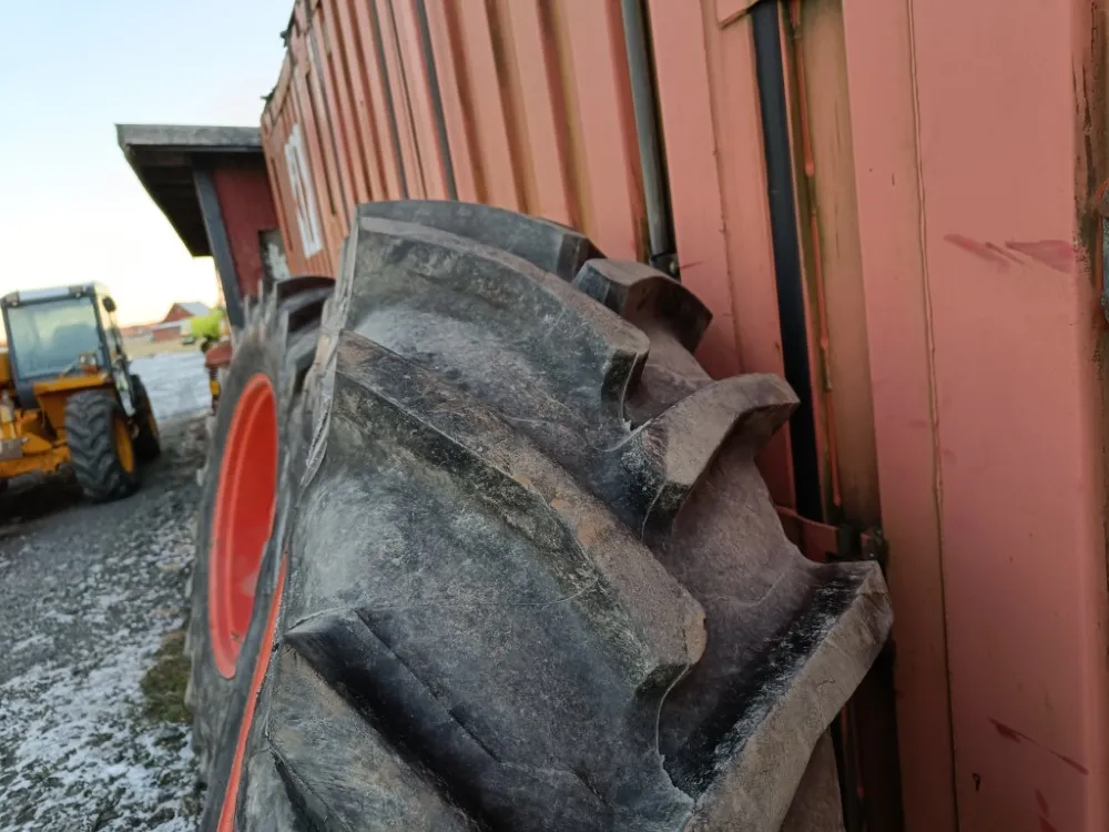 Fendt Farmer renkaat 18.4R38 / Vanteineen - Hyväkuntoiset