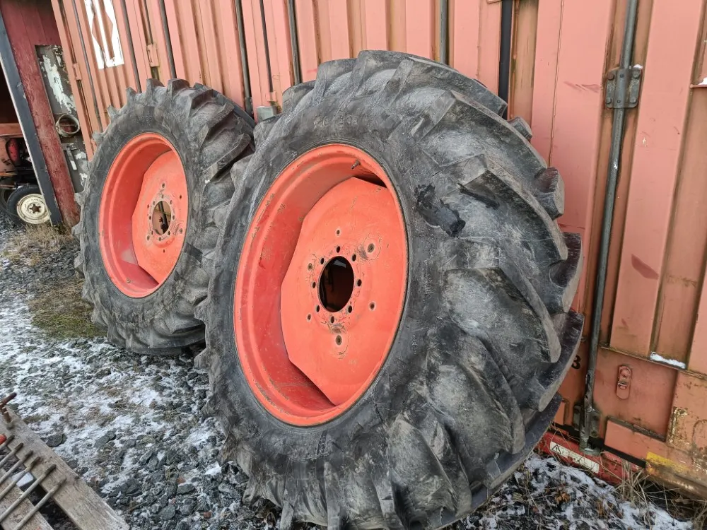 Fendt Farmer renkaat 18.4R38 / Vanteineen - Hyväkuntoiset