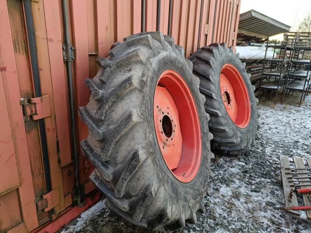 Fendt Farmer renkaat 18.4R38 / Vanteineen - Hyväkuntoiset