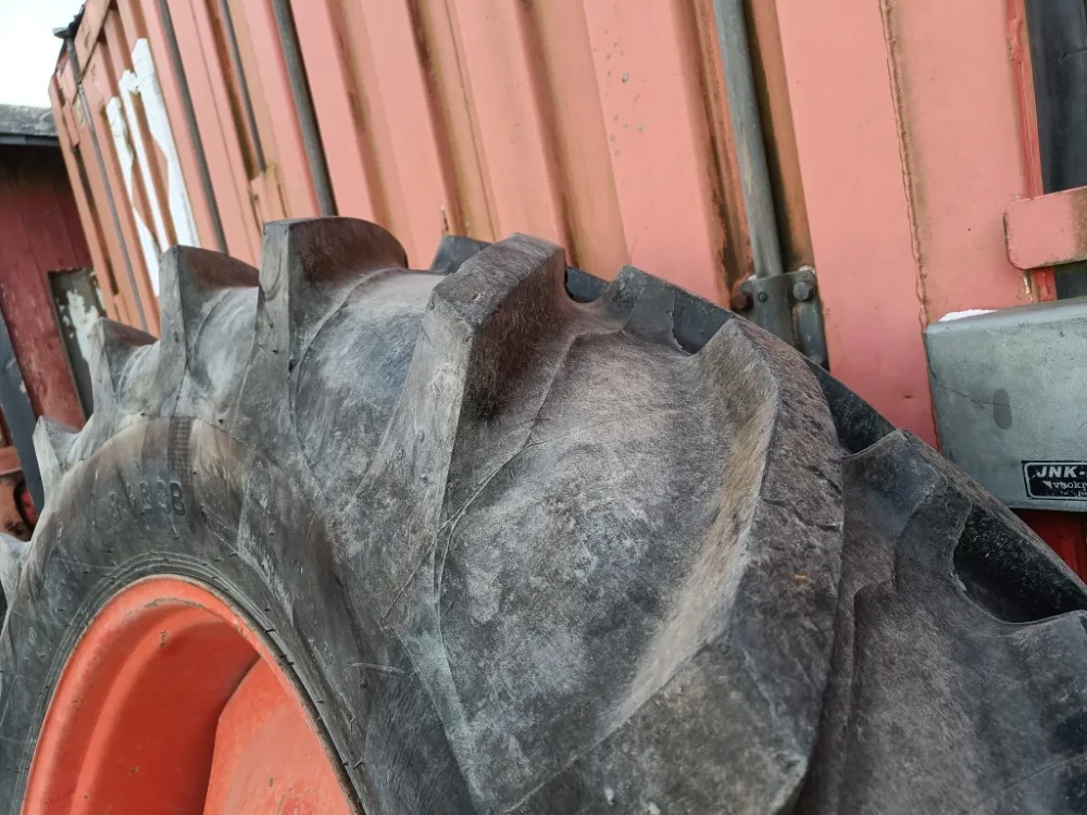 Fendt Farmer renkaat 18.4R38 / Vanteineen - Hyväkuntoiset